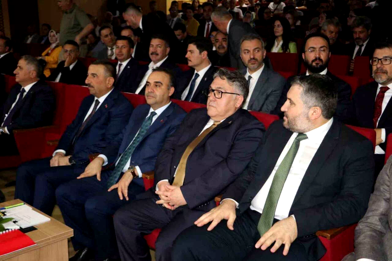 Bakan Kacır: “NATO Zirvesi’nde Türkiye’nin gücü bir kez daha görüldü”