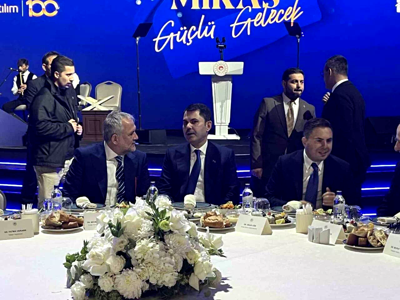 Bakan Kurum: “Devlet ve millet el ele vererek, asrın felaketini, asrın dayanışmasına dönüştüren büyük bir seferberlik başlattık”