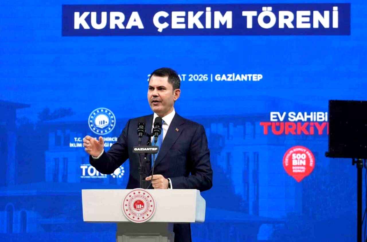 Bakan Kurum: “Muhalefet, ‘deprem bölgesine çöp kutusu gönderdim’ diye övünüyor, 455 bin yuvayı beğenmiyor”