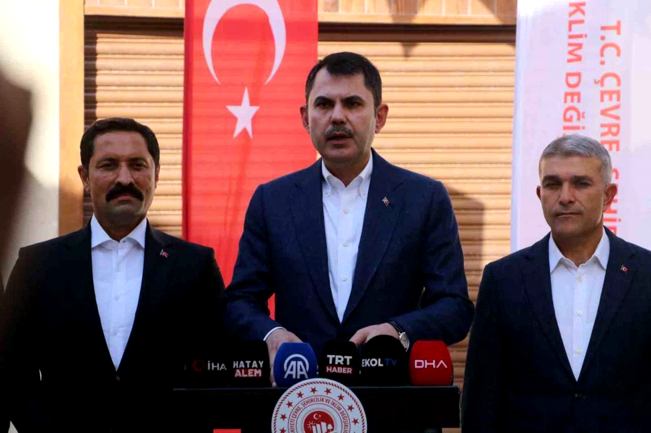 Bakan Kurum: “Siz önce gidin kendi belediyelerinizde yapmanız gereken sorumluluklar çerçevesinde çöpünüzü toplayın”
