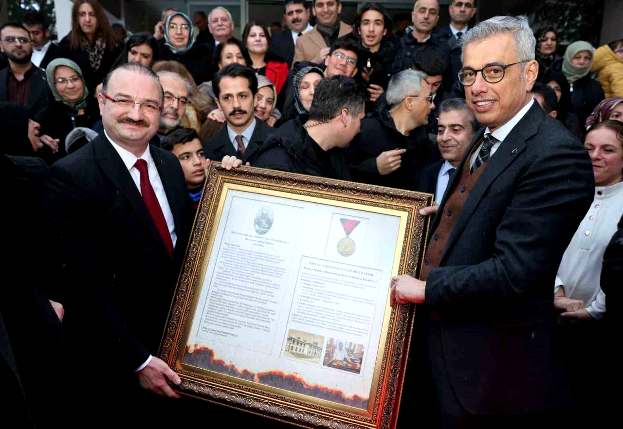 Bakan Memişoğlu ve Rektör Hacımüftüoğlu bir arada: Sağlık yatırımları ve üniversite projelerine tam destek