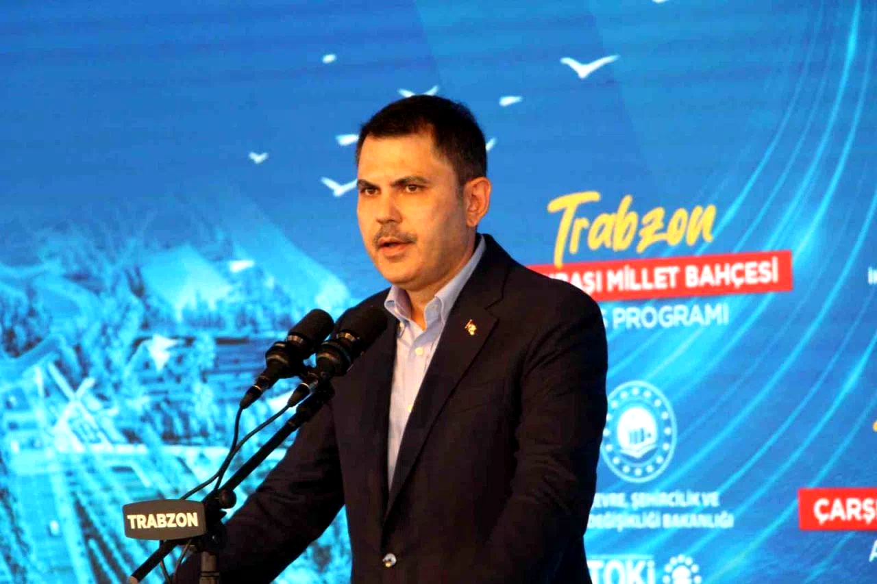 Bakan Murat Kurum: “Onlar kendi iç çekişmelerine devam etsinler, biz milletimizin duasını almaya devam edeceğiz”