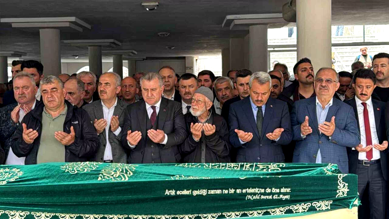 Bakan Osman Aşkın Bak’ın amcası son yolculuğuna uğurlandı
