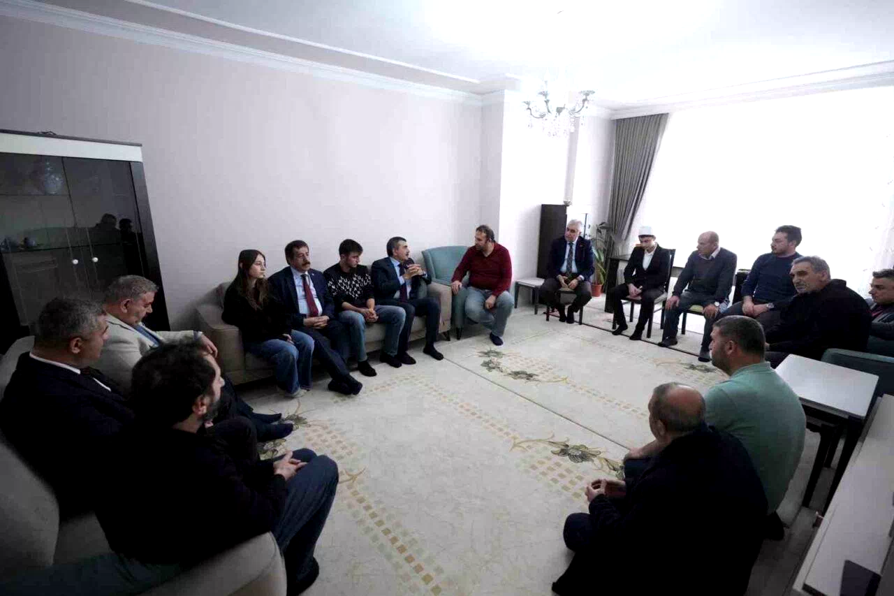 Bakan Tekin’den taziye ziyareti