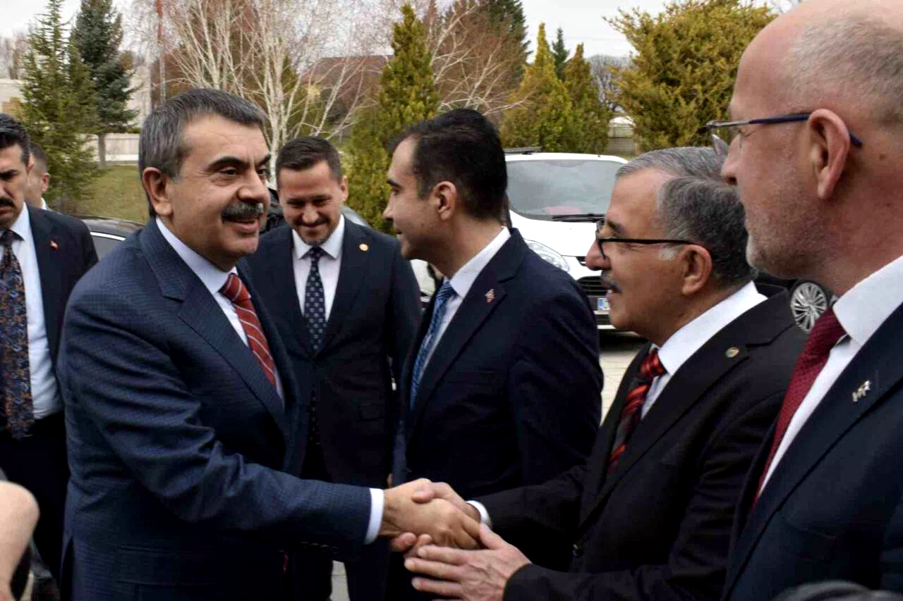 Bakan Tekin: “Eğitim çalışanlarına yönelik şiddetin azaltılması için çaba gösteriyoruz”