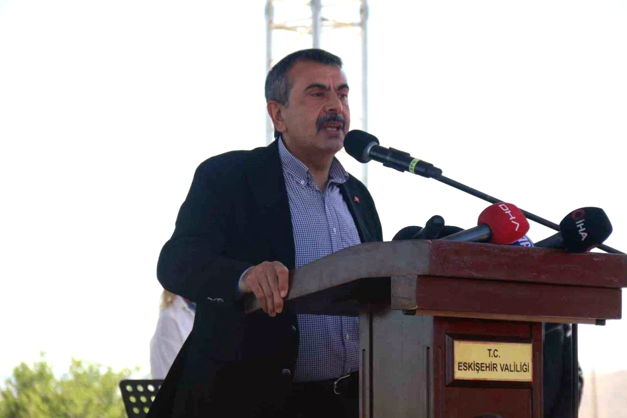 Bakan Tekin: “Milli ve yerli bir müfredat sistemi oluşturduk”