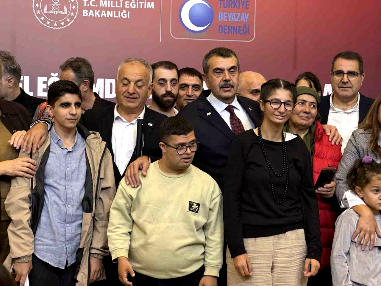 Bakan Tekin: “Özel rehabilitasyon merkezlerinde eğitim desteği verdiğimiz yaklaşık 600 bin özel eğitim öğrencimiz var”