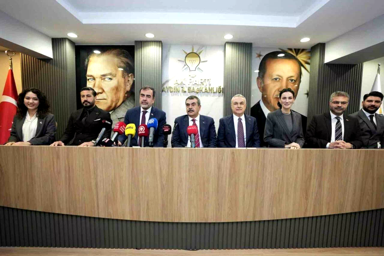 Bakan Tekin: “Sizin hayal edemediklerinizi biz gerçekleştiriyoruz”