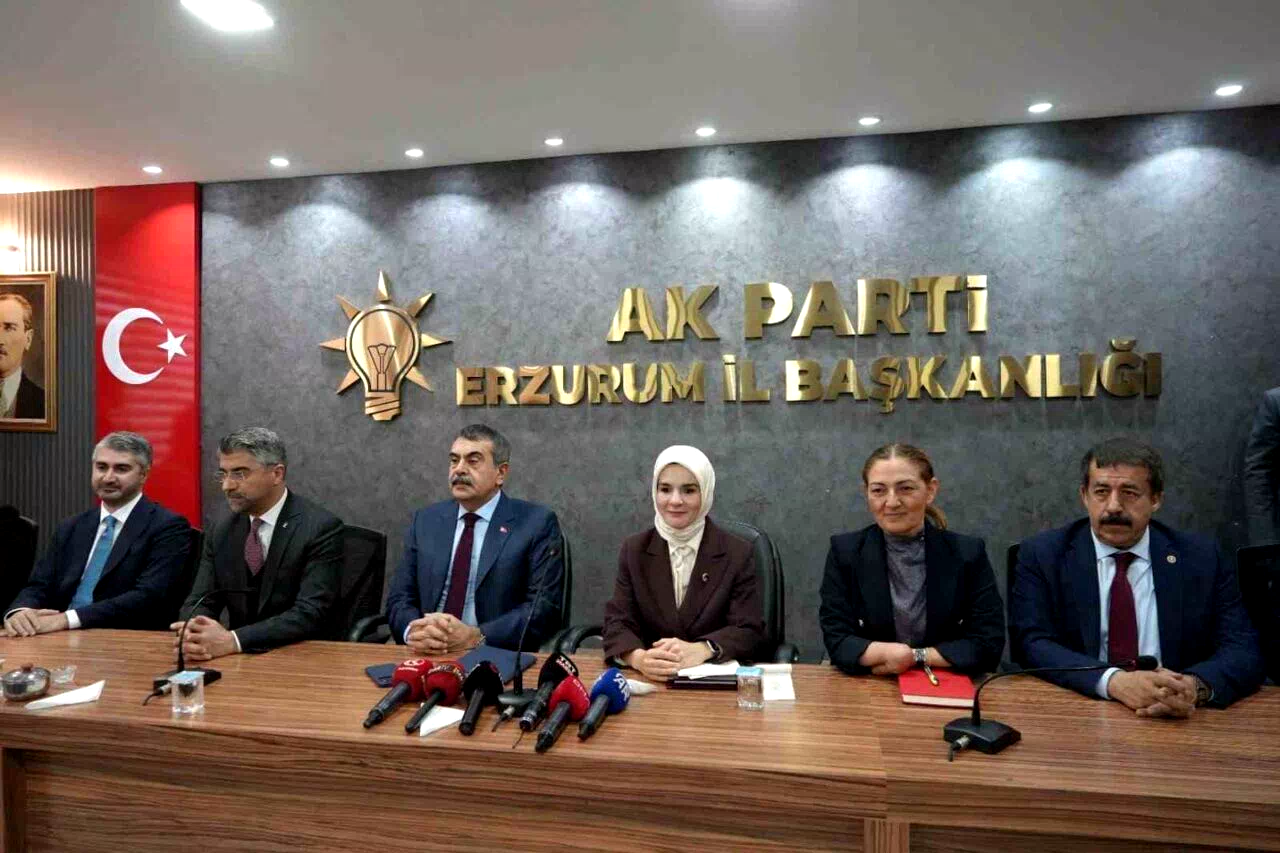 Bakan Tekin: “Türkiye’deki muhalefetin yaklaşımı sadece yalanlar, iftiralar üzerine ve insanların moral motivasyonunu kırmak üzerinedir”