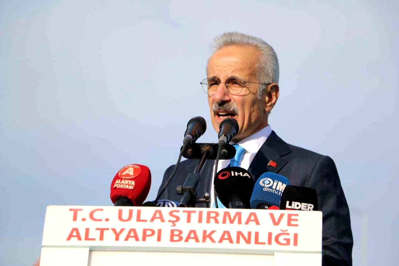 Bakan Uraloğlu: “23 yılda Antalya’nın ulaşım ve iletişim altyapısına 244,6 milyar lirayı aşan yatırımlar gerçekleştirdik”