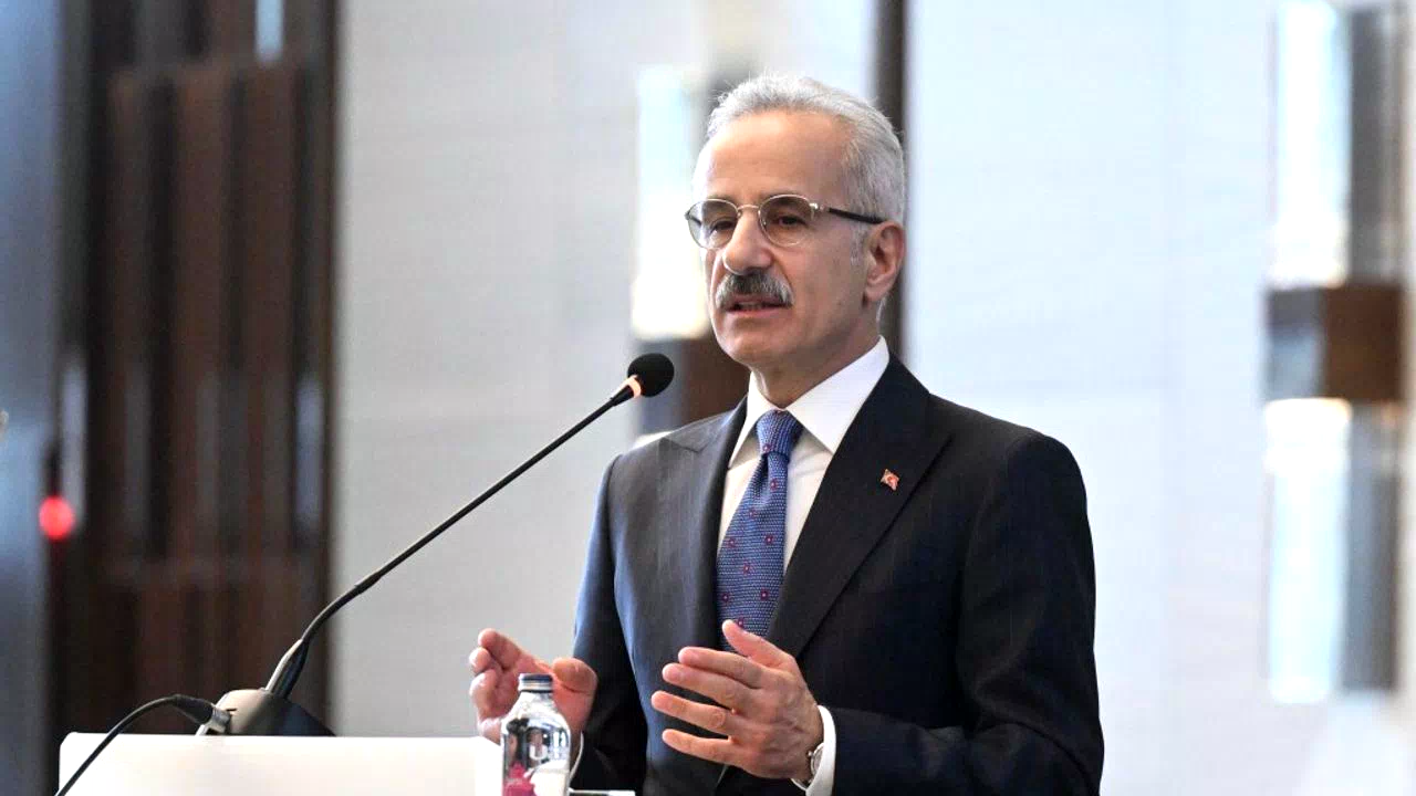 Bakan Uraloğlu açıkladı: Türkiye Şam Havalimanı’nı yeniliyor