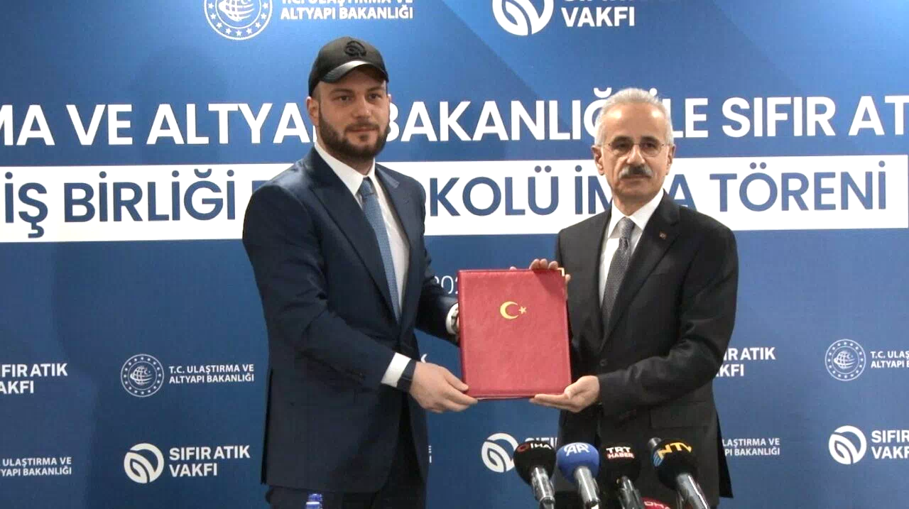 Bakan Uraloğlu: “Ekolojik köprüler, bisiklet yolları, güneş enerji santralleri ve asfalt geri dönüşüm tesisleriyle karbon ayak izimizi azaltıyoruz”