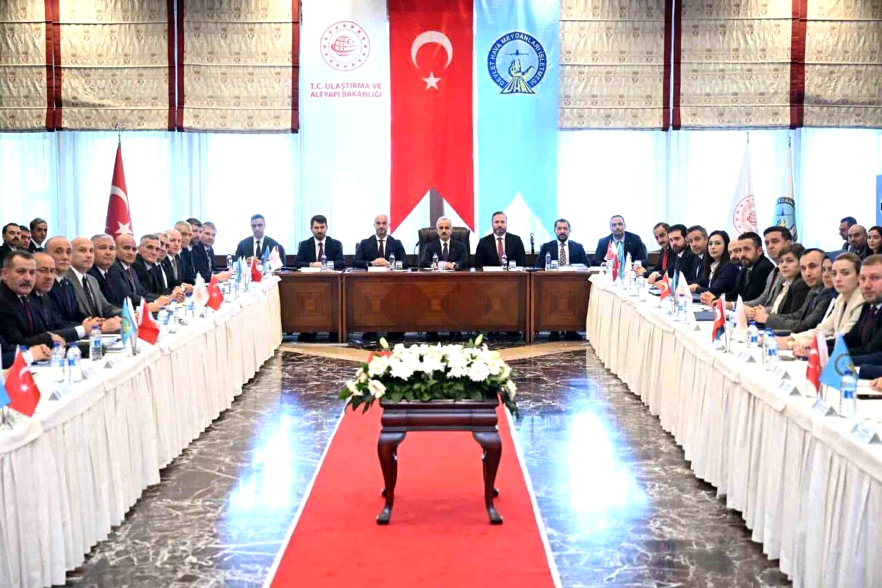 Bakan Uraloğlu: “Etimesgut Havalimanı’nda yenileme ve genişletme çalışmalarımız büyük bir hızla devam ediyor”