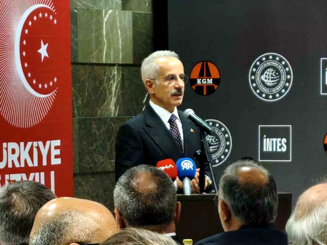 Bakan Uraloğlu: “Hedefimiz 14 bin kilometre olan demiryolu ağımızı 2028 yılında 17 bin 300 kilometrelere çıkarmak”
