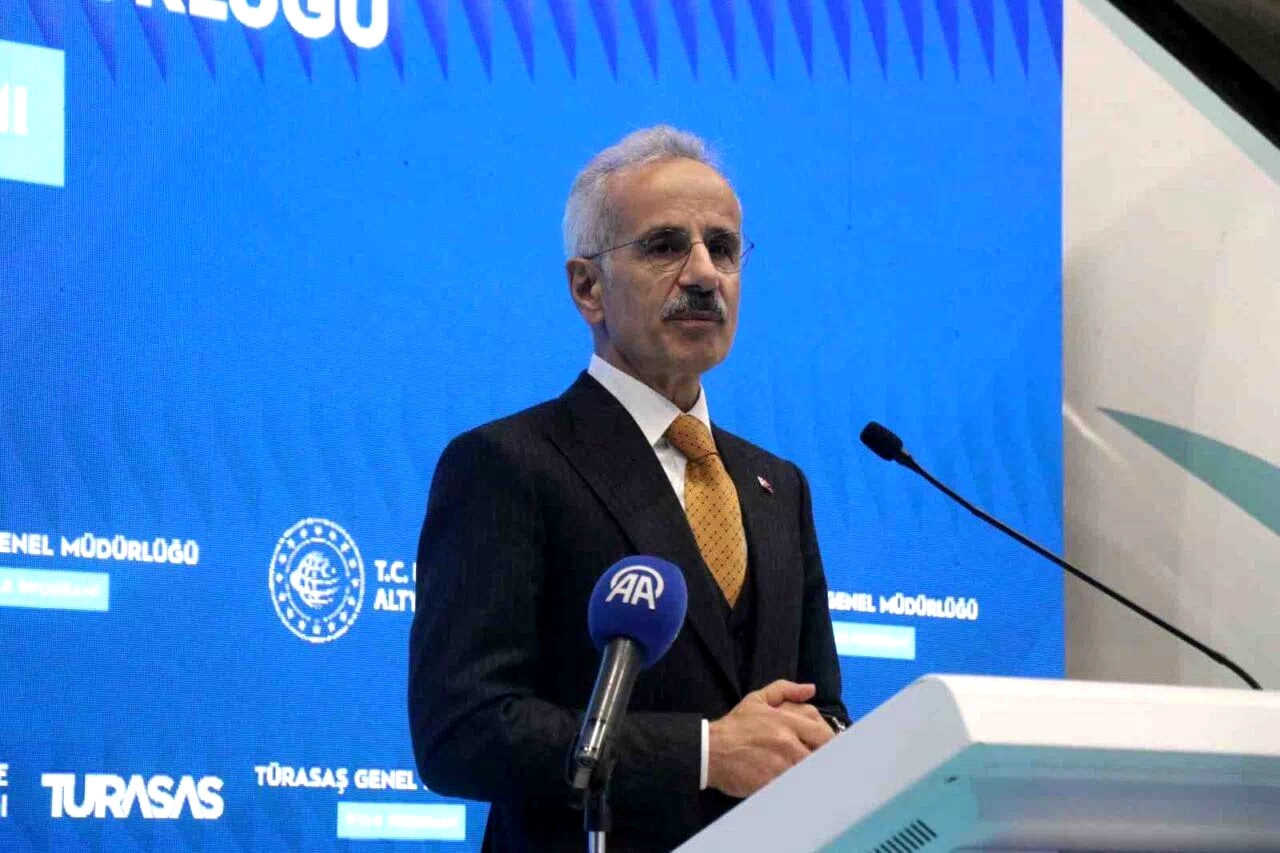 Bakan Uraloğlu: “İran, ABD ve İsrail savaşı masum sivillerin hayatını tehdit ediyor”