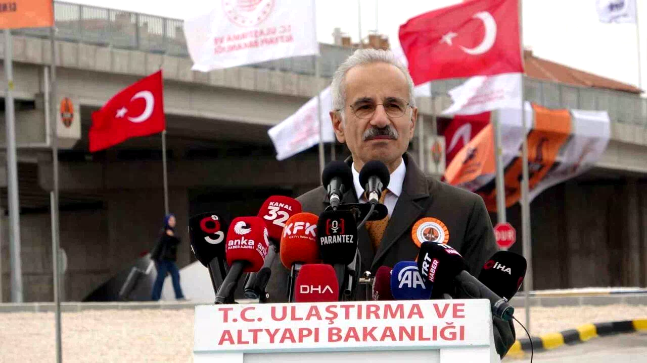Bakan Uraloğlu: “Isparta’da son 24 yılda ulaşıma 35,4 milyar lira yatırım yaptık”