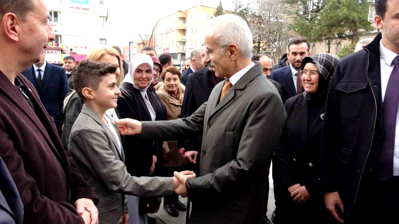 Bakan Uraloğlu: “Isparta’mızda Dereboğazı yolu gündemimizde ve bir mesafe kat ettikten sonra çalışmaların devamını ileride sürdüreceğiz”