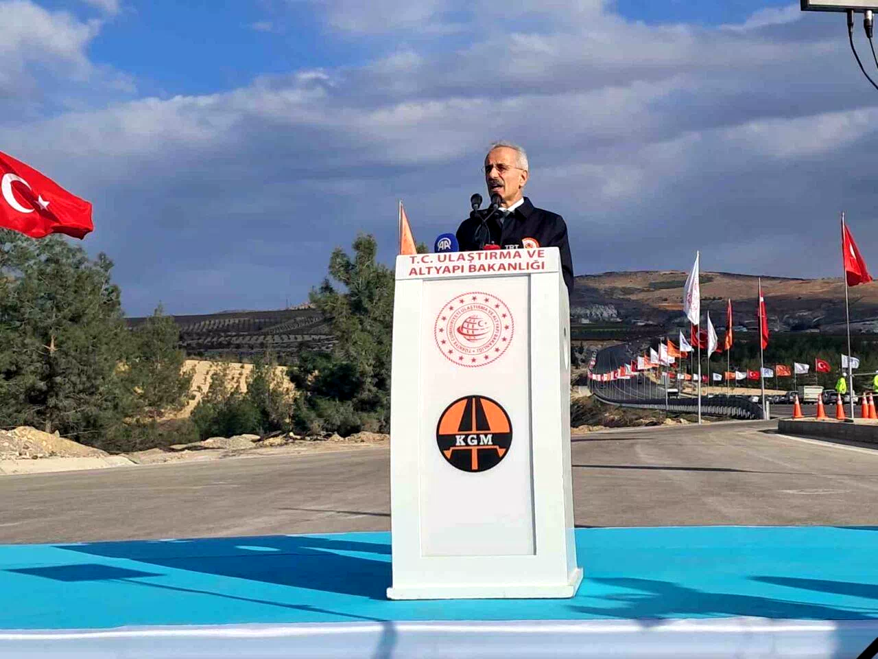Bakan Uraloğlu: “Kilis’in ulaşım ve iletişim altyapısına 24 yılda yaklaşık 9,3 milyar lira yatırım gerçekleştirdik”