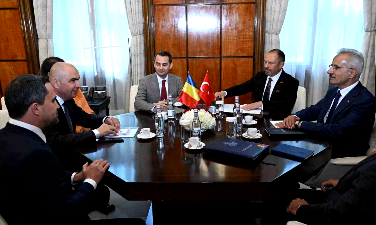 Bakan Uraloğlu, Romanya Başbakanı Bolojan ve mevkidaşı Șerban ile görüştü