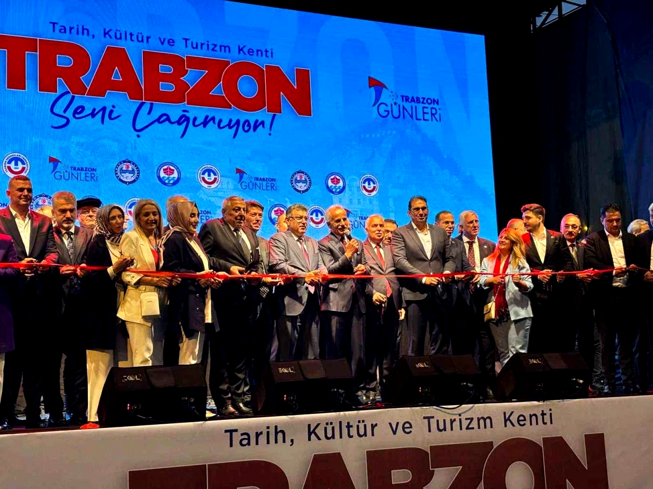 Bakan Uraloğlu: “Trabzon’da yıllık 10 milyon yolcu kapasiteli yeni bir havalimanı inşa edeceğiz”