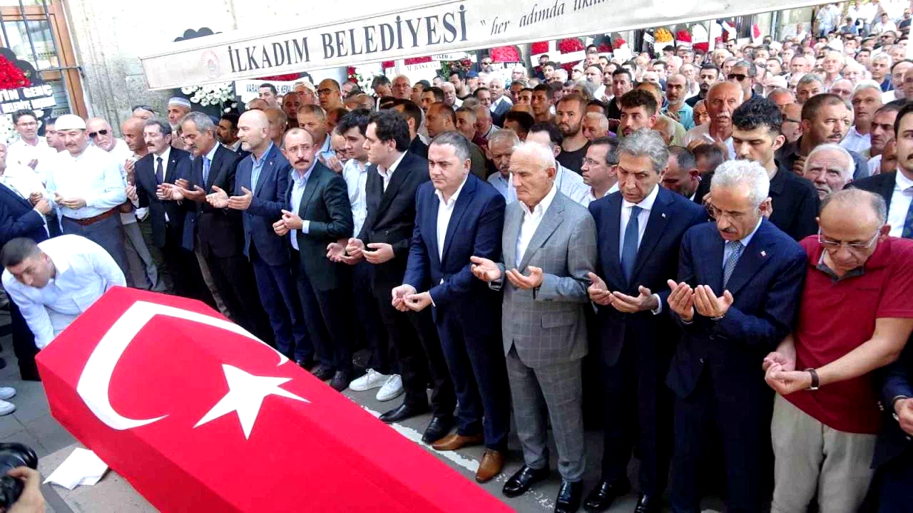 Bakan Uraloğlu ve Süleyman Soylu, eski Bakan Mustafa Demir’in cenazesine katıldı