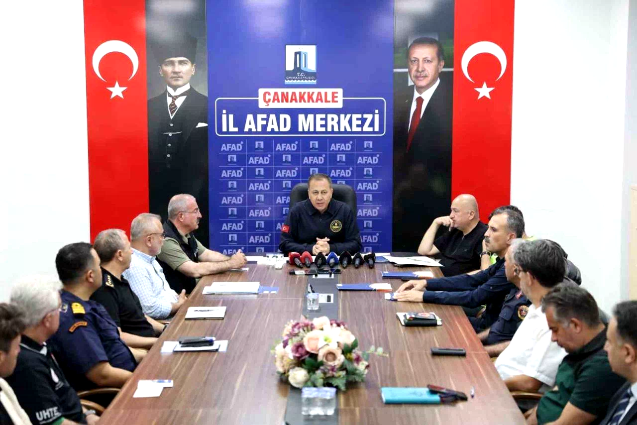 Bakan Yerlikaya: “Çanakkale’deki yangın tümüyle kontrol altına alındı”