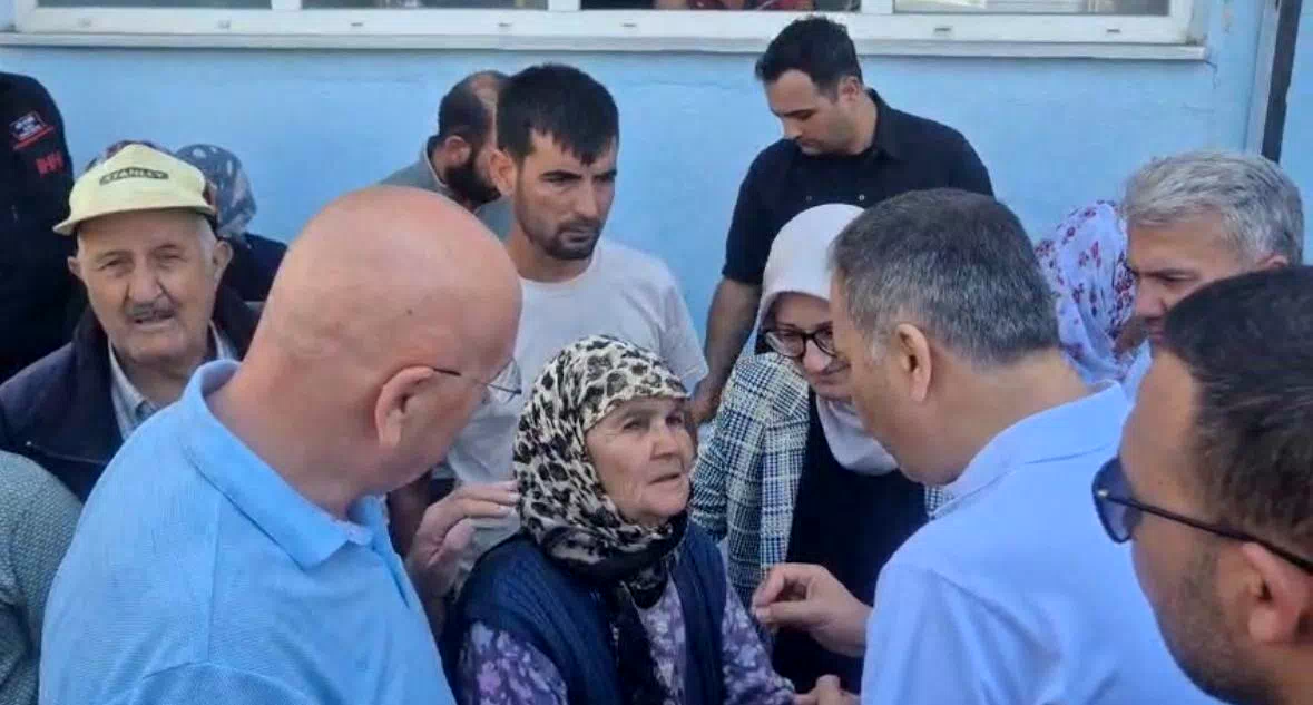 Bakan Yerlikaya, depremden etkilenen köyleri ziyaret etti