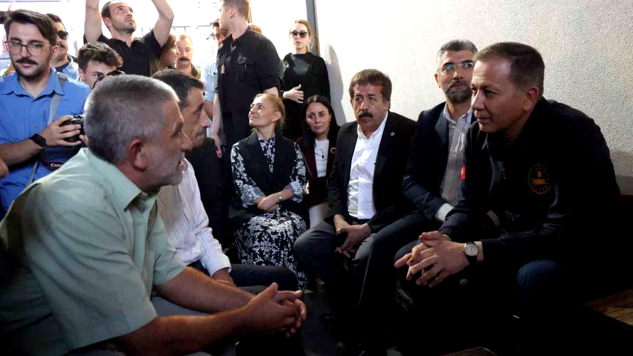 Bakan Yerlikaya Erzurum’da esnafı ziyaret etti
