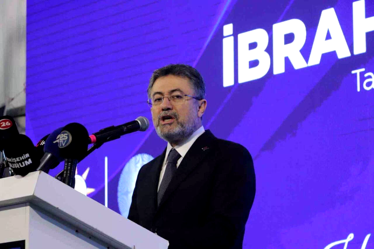 Bakan Yumaklı: “23 yılda Eskişehir’e 80 milyarlık yatırım yaptık”