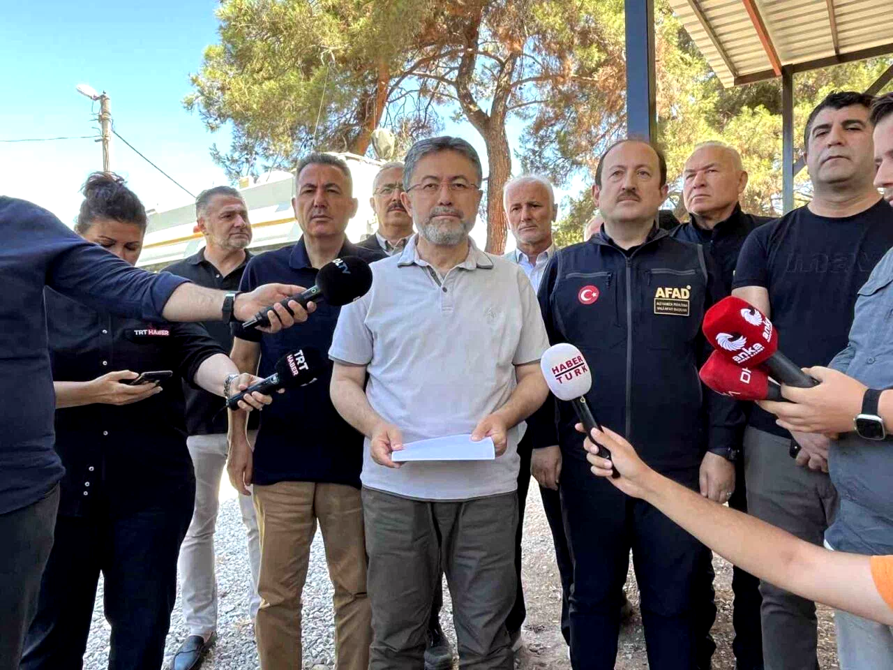 Bakan Yumaklı: “İzmir’deki yangının enerjisi düşürüldü”