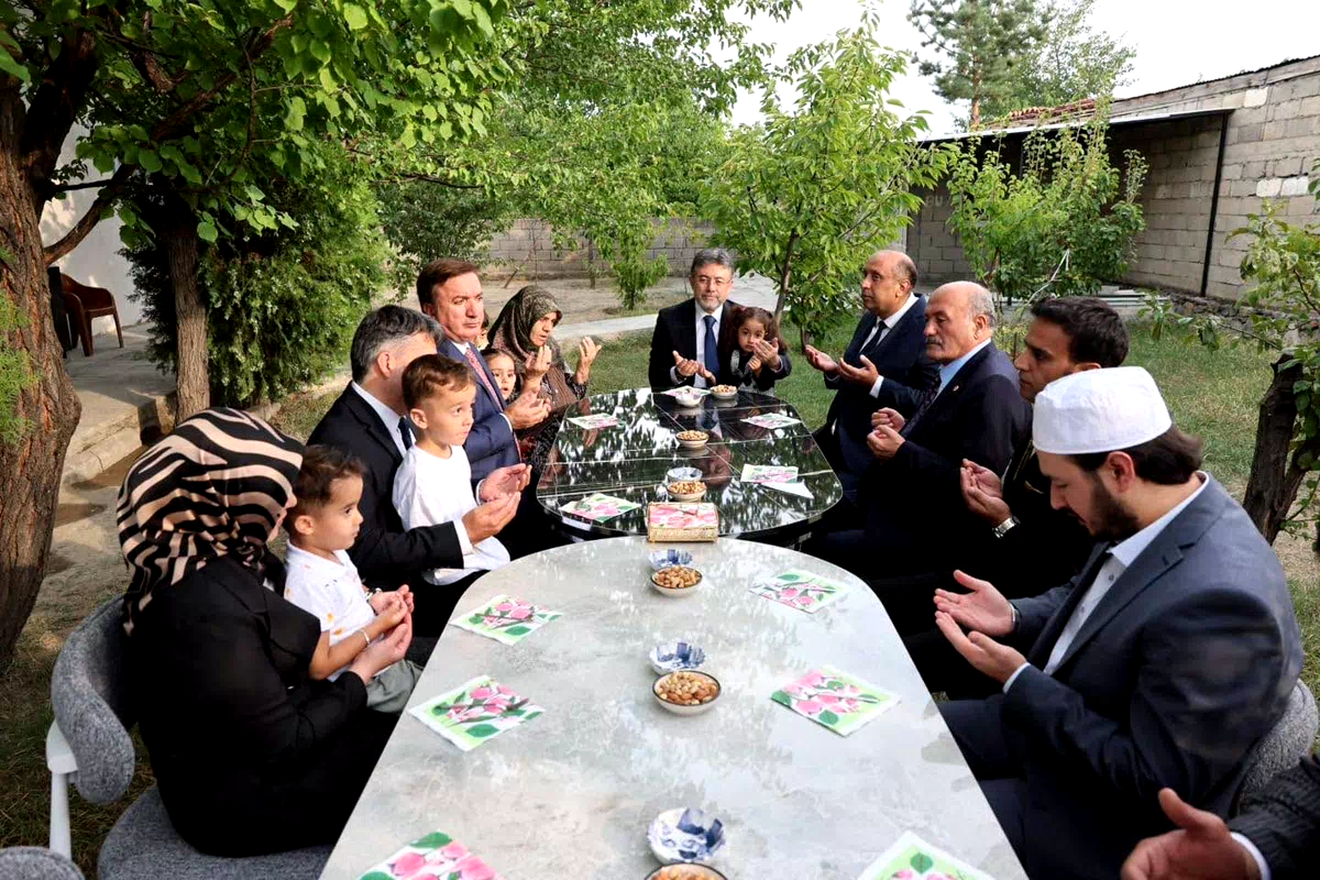 Bakan Yumaklı, şehit Jandarma Er Yakup Koç’un ailesini ziyaret etti