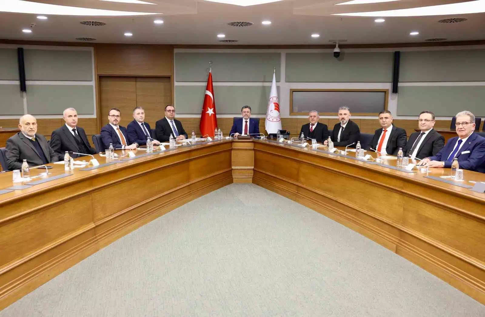 BALDER Yönetim Kurulu ve Söke Ticaret Borsası yetkilileri, Tarım ve Orman Bakanı ile lisanslı depoculuk sektöründeki sorunları görüştü.