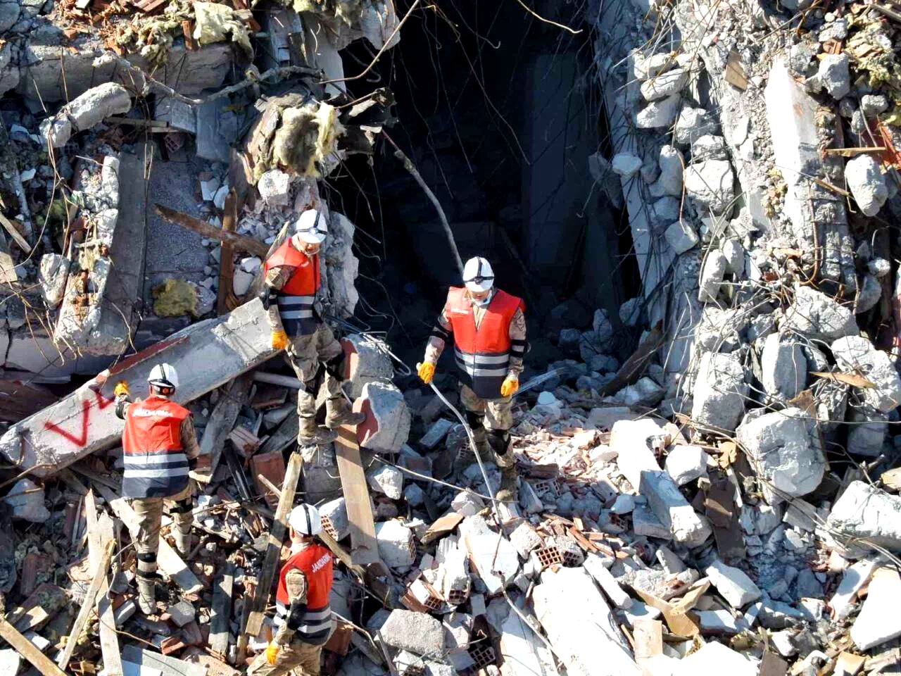 Balıkesir’de deprem tatbikatı gerçeği aratmadı