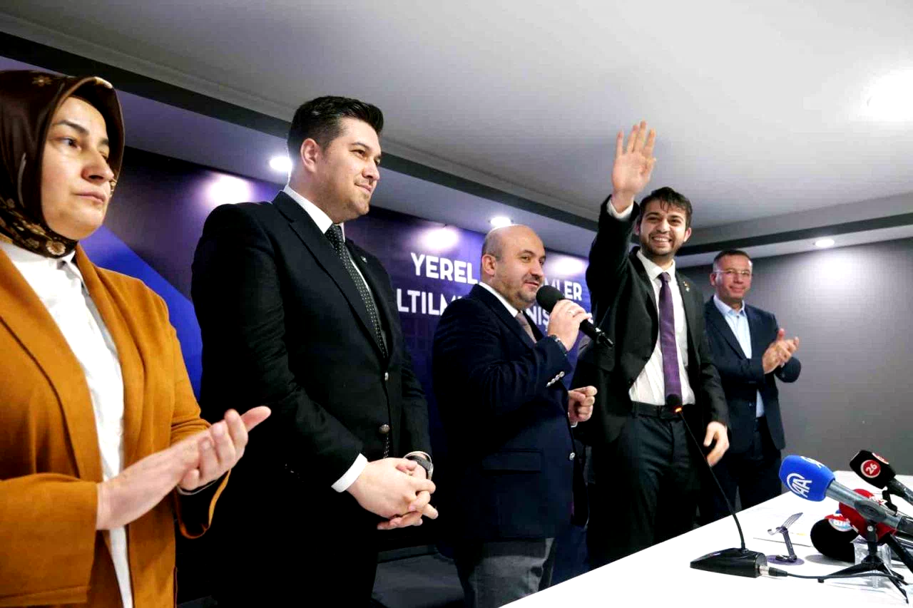 Başkan Albayrak: “EBB kendi uhdesinde olan tarife belirleme yetkisini dahi alt belediyelere devrederek sorumluluktan kaçmaktadır”