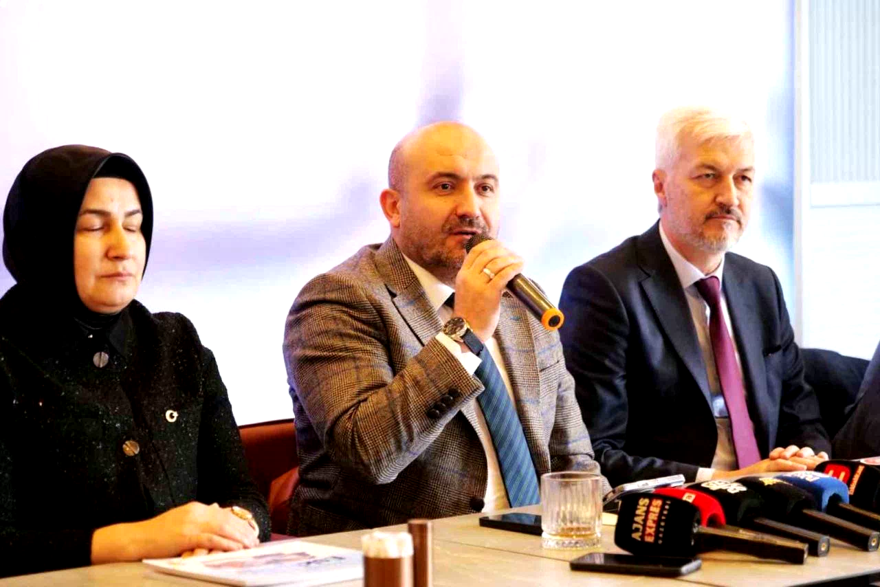 Başkan Albayrak gazetecilerle bir araya geldi