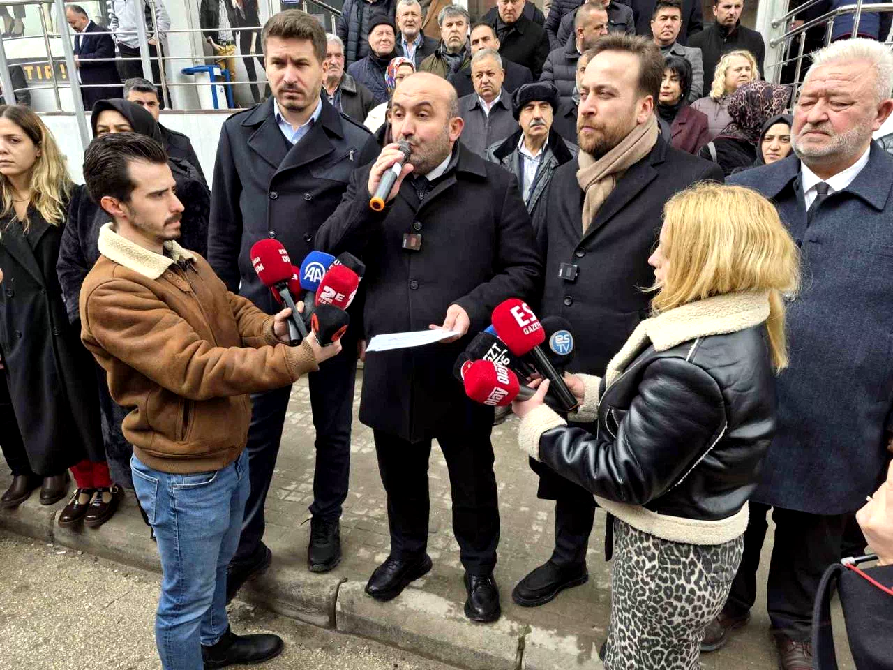 Başkan Albayrak: “Şehirde sel varken, vatandaş evinde elini yıkayacak su bulamadı”