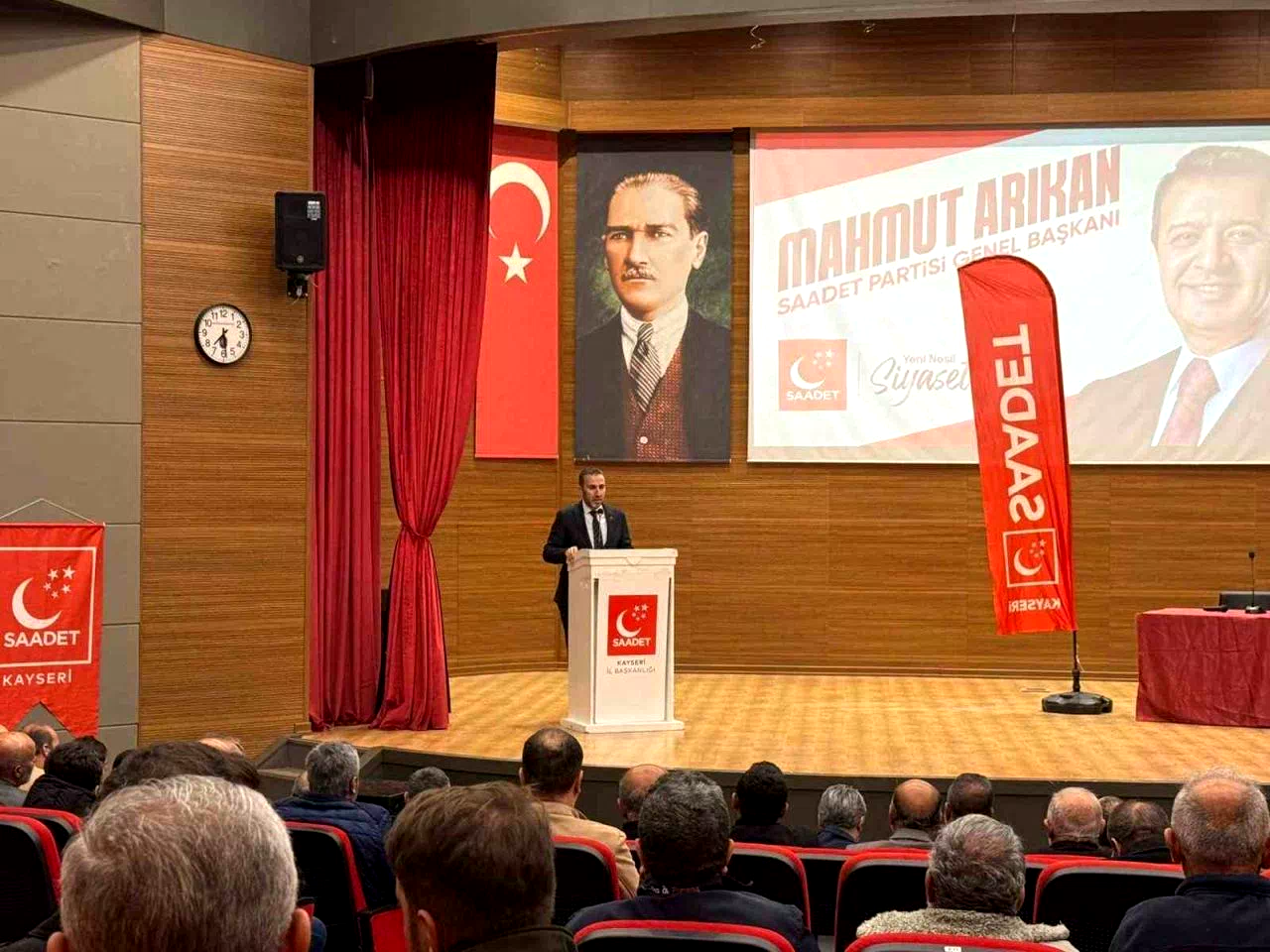 Başkan Altun’dan Davutoğlu’na sert eleştiri: “Siyaset hatıralar albümü değildir”