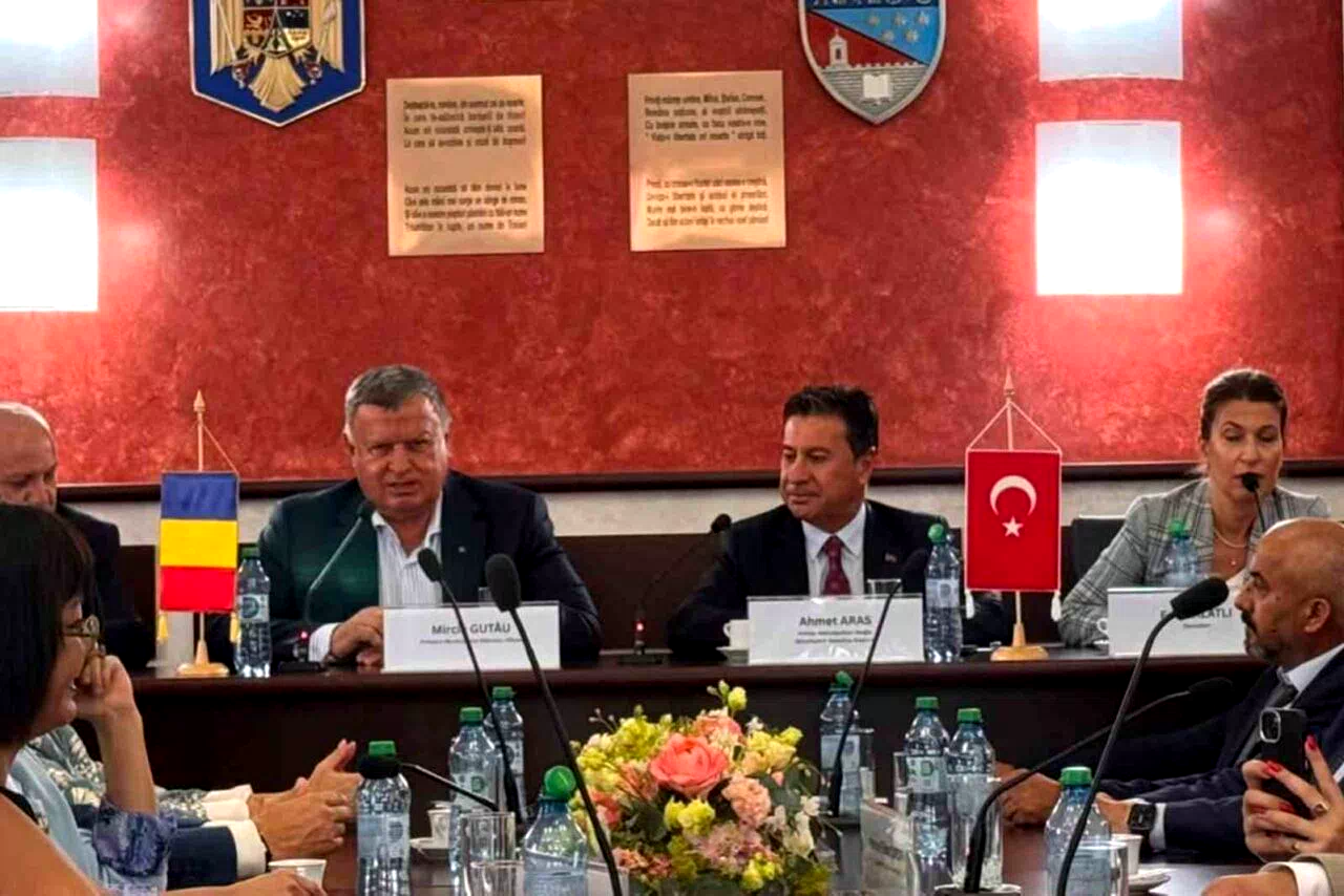 Başkan Aras, Romanya’da Kardeş Kent temaslarında bulundu