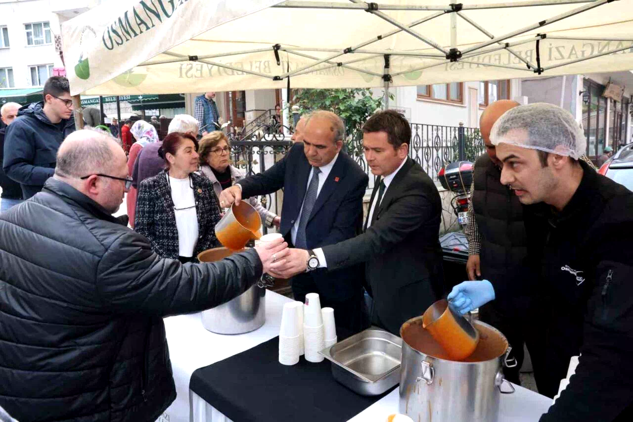 Başkan Aydın’ın cuma durağı Muradiye Mahallesi oldu