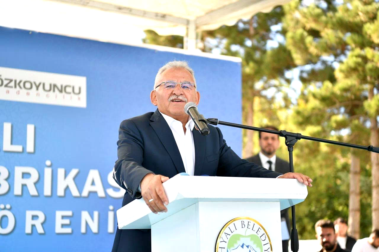 Başkan Büyükkılıç, Türkiye’nin en çok konuşulan 10 siyasetçisinden biri oldu