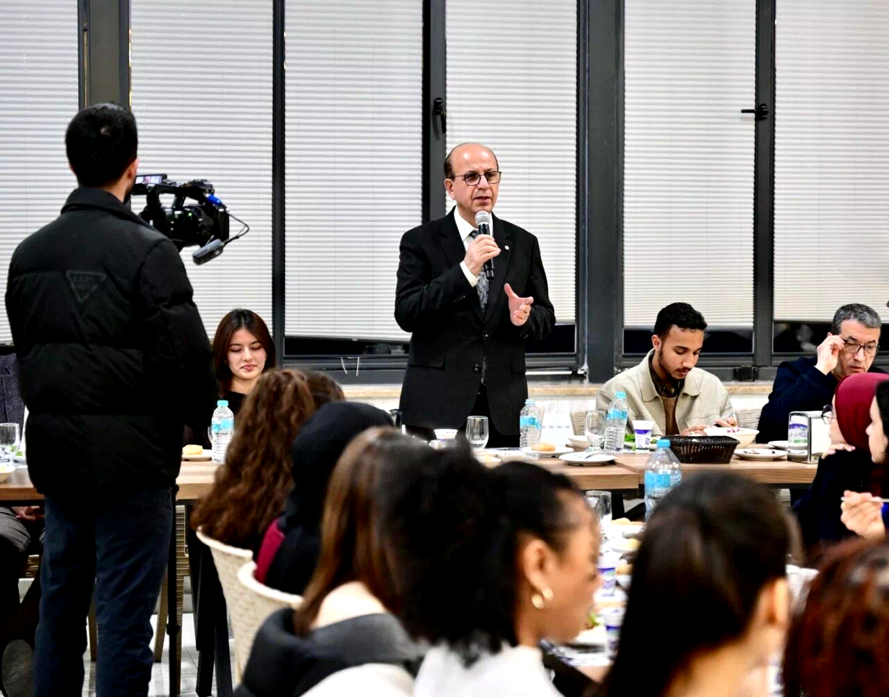 Başkan Geçit, 36 farklı ülkeden gelen uluslararası öğrencileri iftarda ağırladı