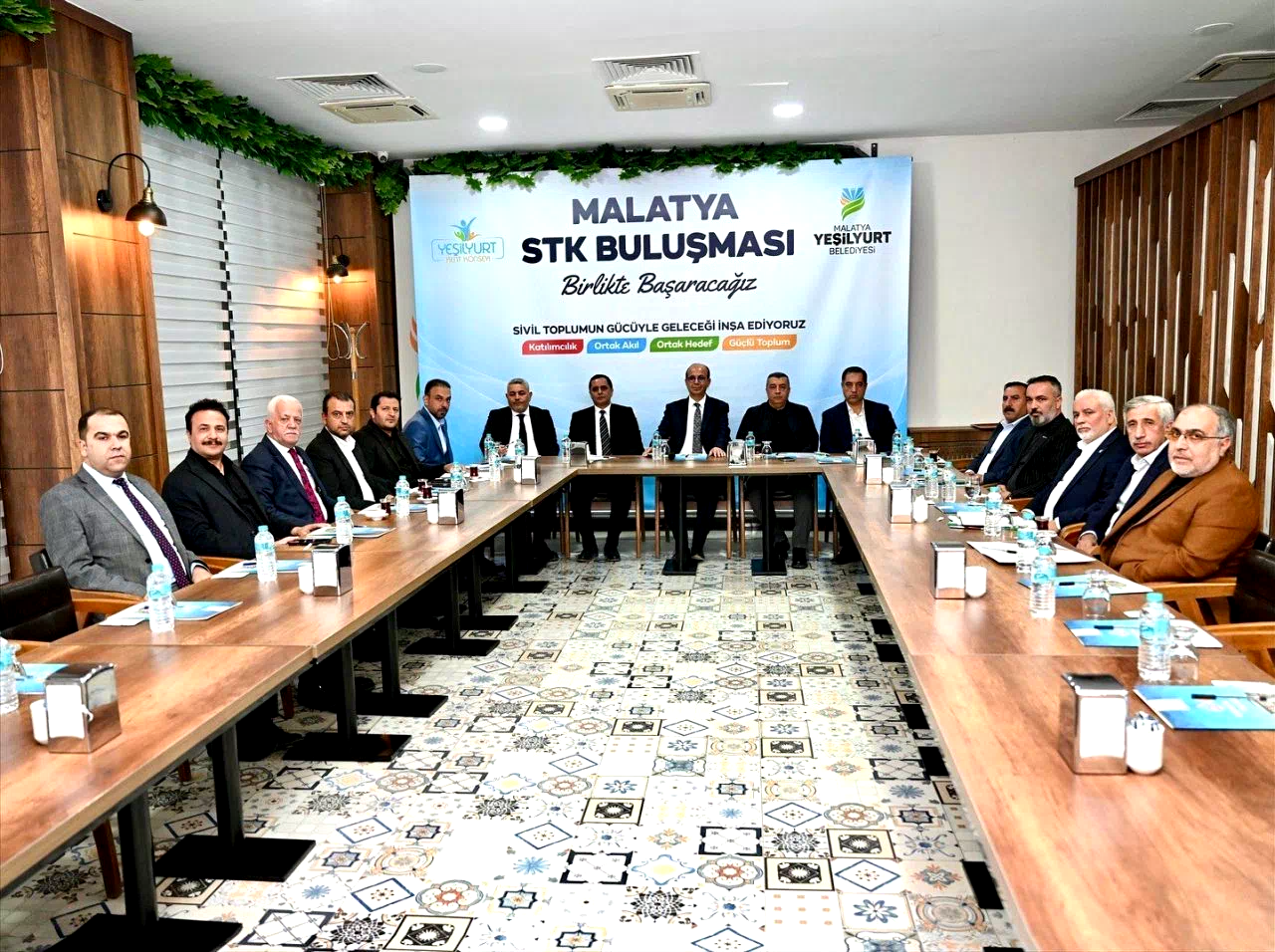 Başkan Geçit’ten iş dünyasıyla ekonomik istişare toplantısı