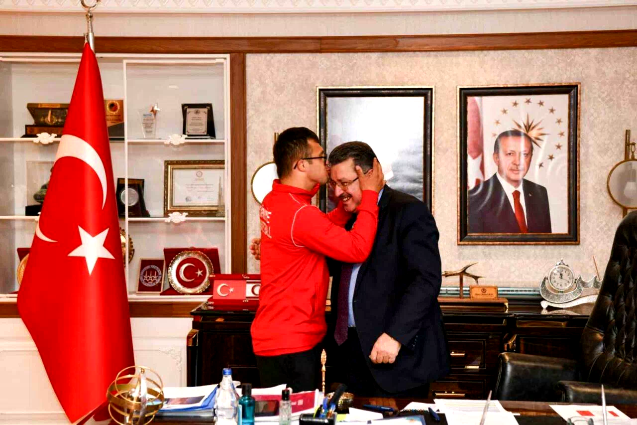 Başkan Genç’ten down sendromlu milli sporculara destek