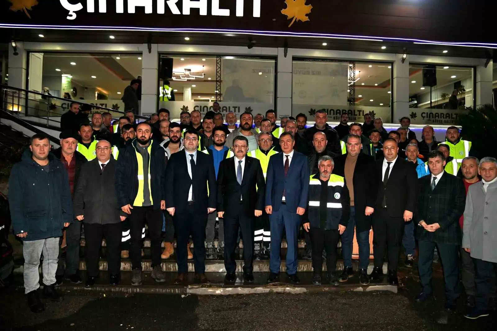 BAŞKAN GENÇ’TEN KARLA MÜCADELEDE GÖREV ALAN PERSONELE TEŞEKKÜR