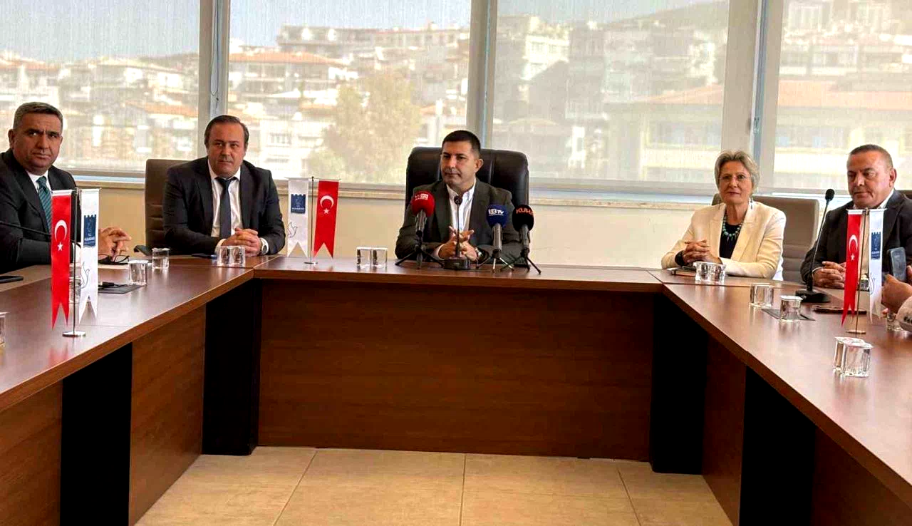 Başkan Günel: “Kuşadası Belediyesi’nin hizmet etmesini kimse engelleyemez”