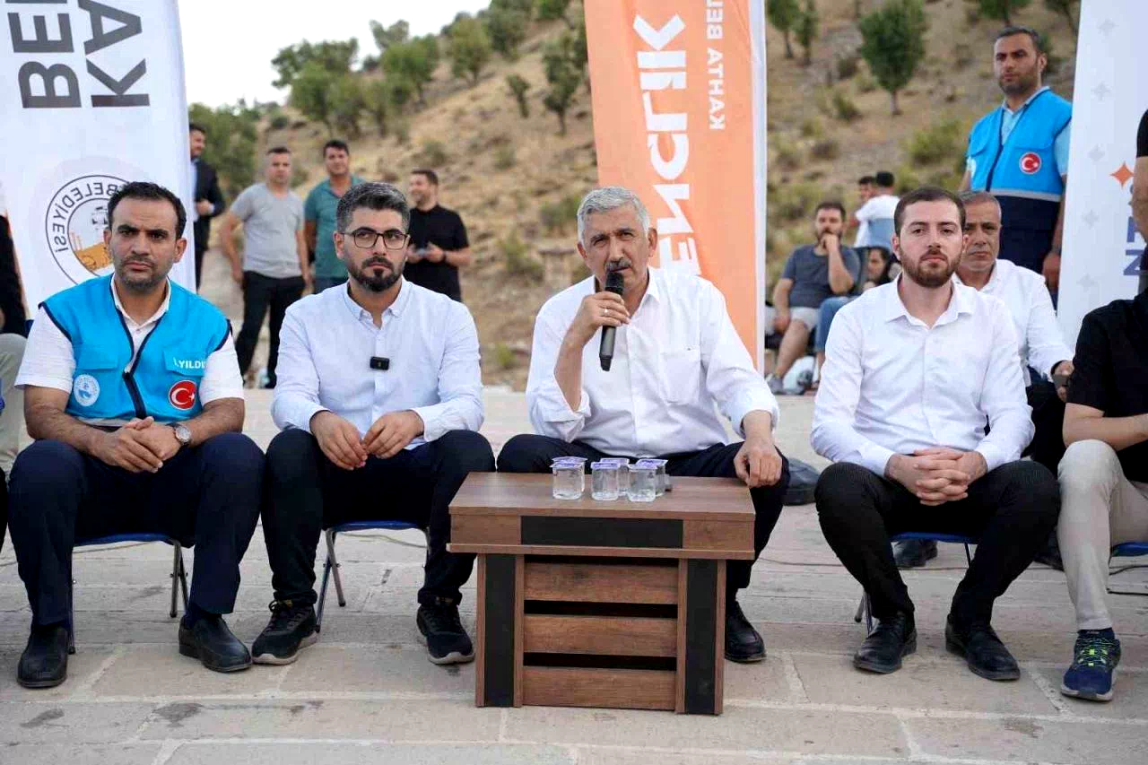 Başkan Hallaç, Cendere Köprüsü’nde gençlerle geleceği konuştu