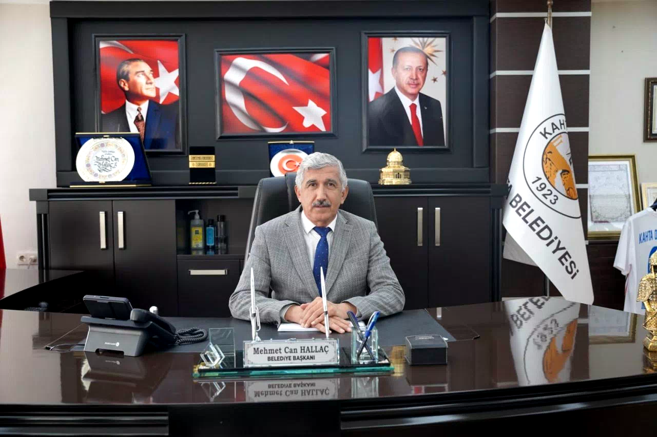 Başkan Hallaç’tan bayrağa yapılan saygısızlığa sert tepki