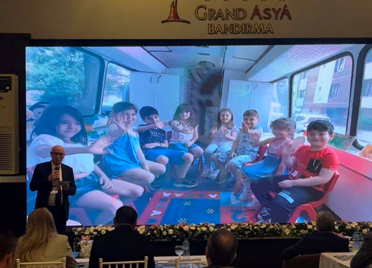 Başkan Kazım Kurt CHP’li belediye başkanlarına “Gezici Oyunevi ve Kreş” projelerini anlattı