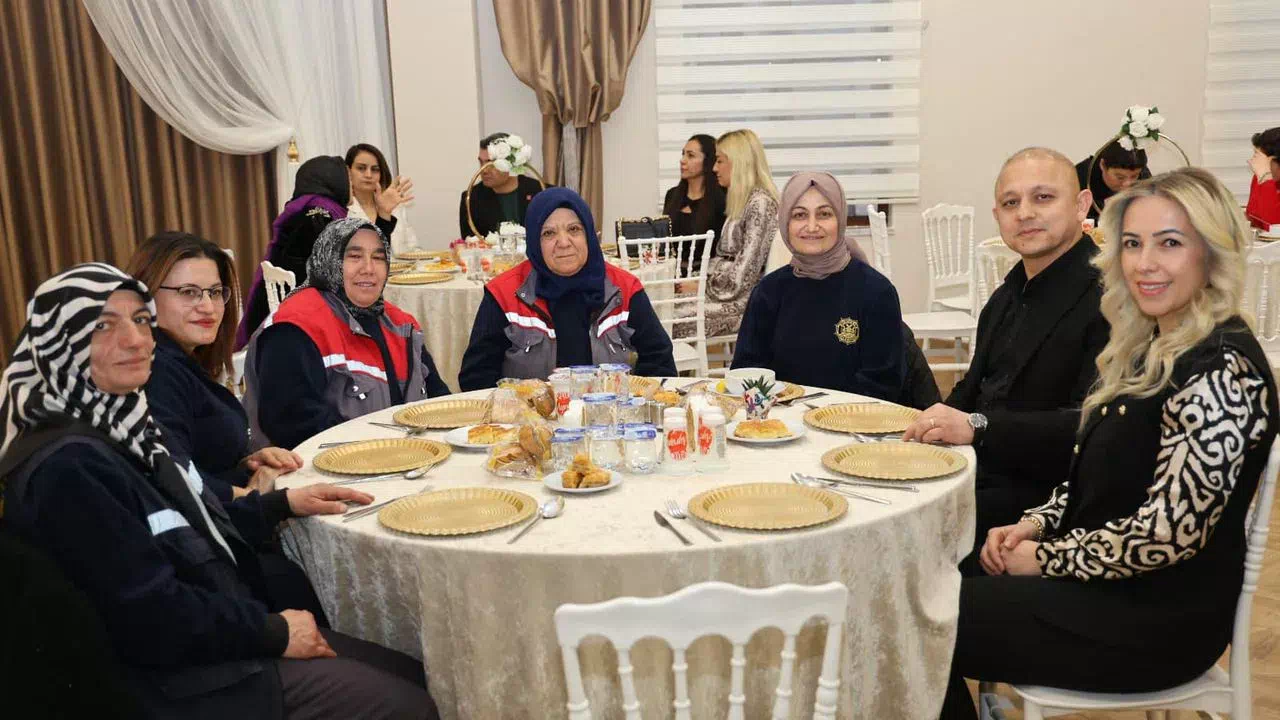 Başkan Önal, 8 Mart’ta Kadın Belediye Çalışanlarıyla Buluştu