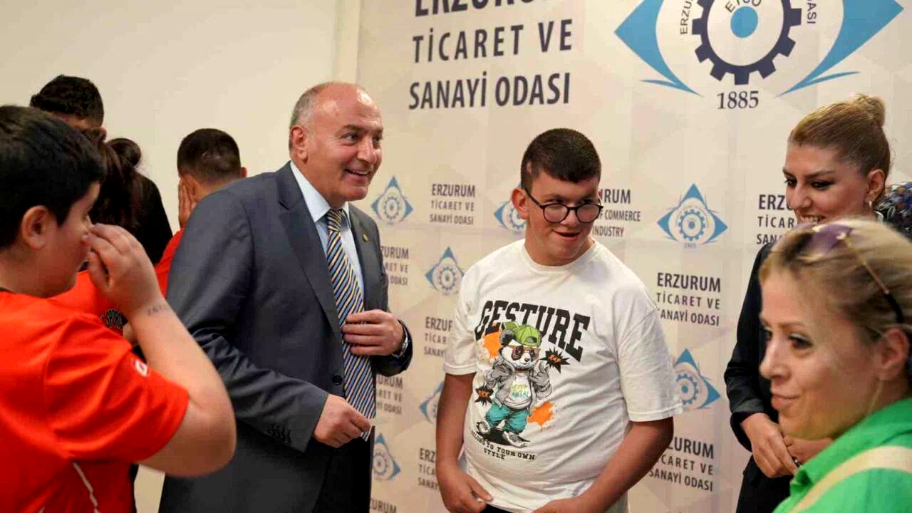 Başkan Özakalın özel sporcular ve aileleriyle buluştu